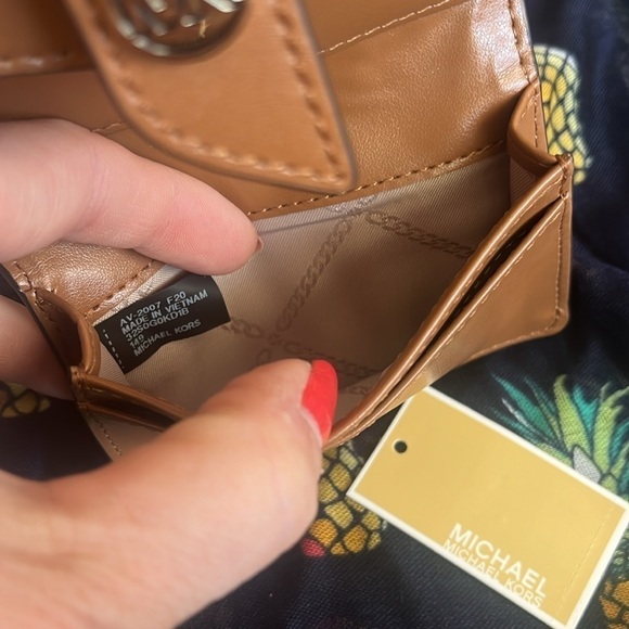 Brand New Michael Kors Vanilla Acorn Small Tab Card Case Holder Snap Close - Picture 12 of 15
